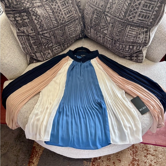 BCBG Women's Elegant Pleated Blouse - Navy, White, Blush - Picture 2 of 4